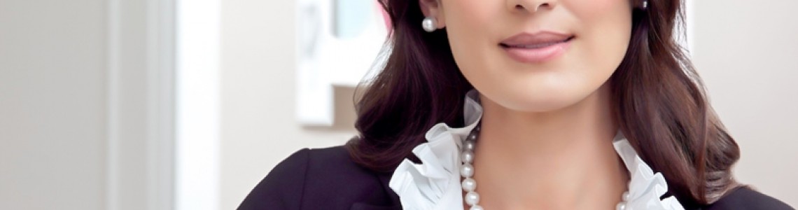 How To Style Pearl Jewelry In Office Looks