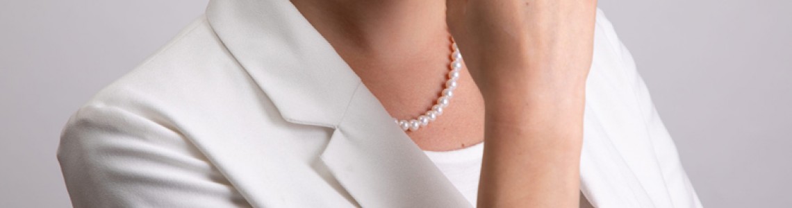 Pearl Business Guide: How to Style from Dainty Pieces to Signature Poise