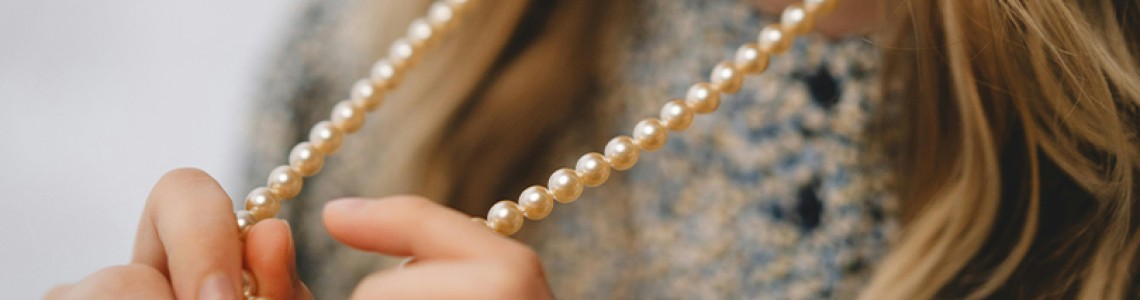 Top 10 Pearl Jewelry Pieces Every Woman Needs This Winter