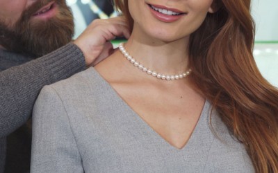 What Does Being Given a Pearl Necklace Mean?