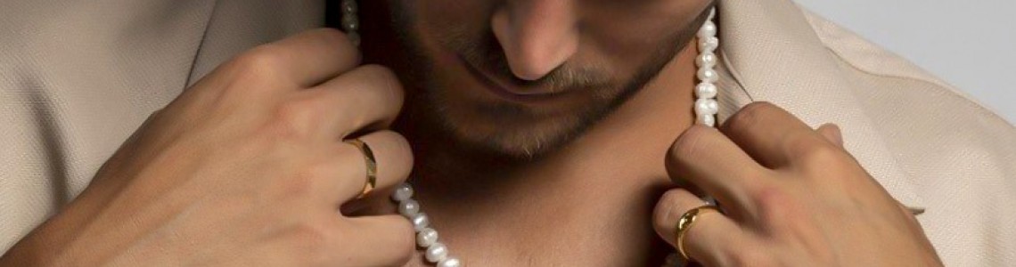 Chokers to Long Strands: Infuse Pearl Necklace into Men's Fashion