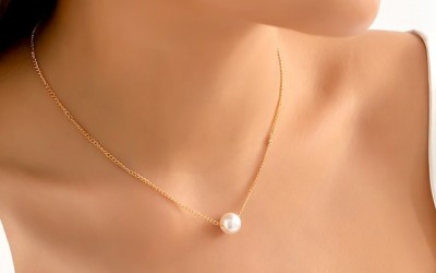 Do Necklines Affect My Pearl Pendant Styling?