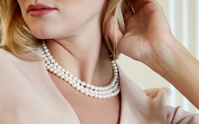 How to Elevate Your Summer Style with Layered Pearl Necklaces