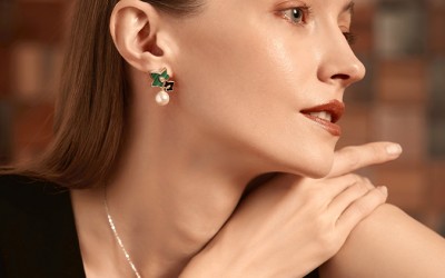 What's In and What's Out: Jewelry Trends to Know for 2025