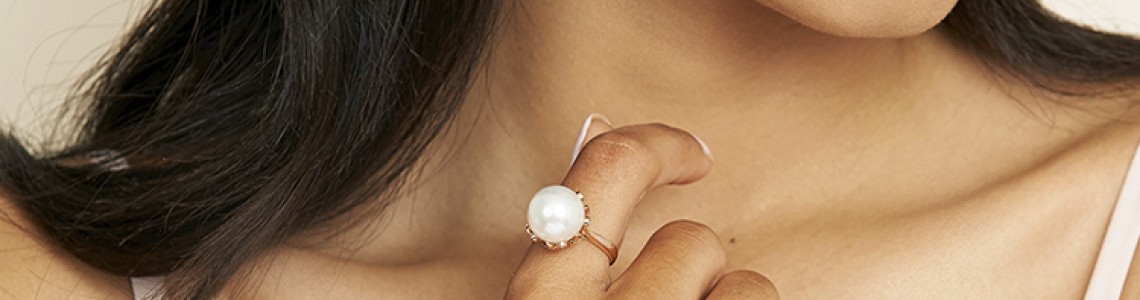 How to Incorporate Pearl Rings into Your Everyday Look