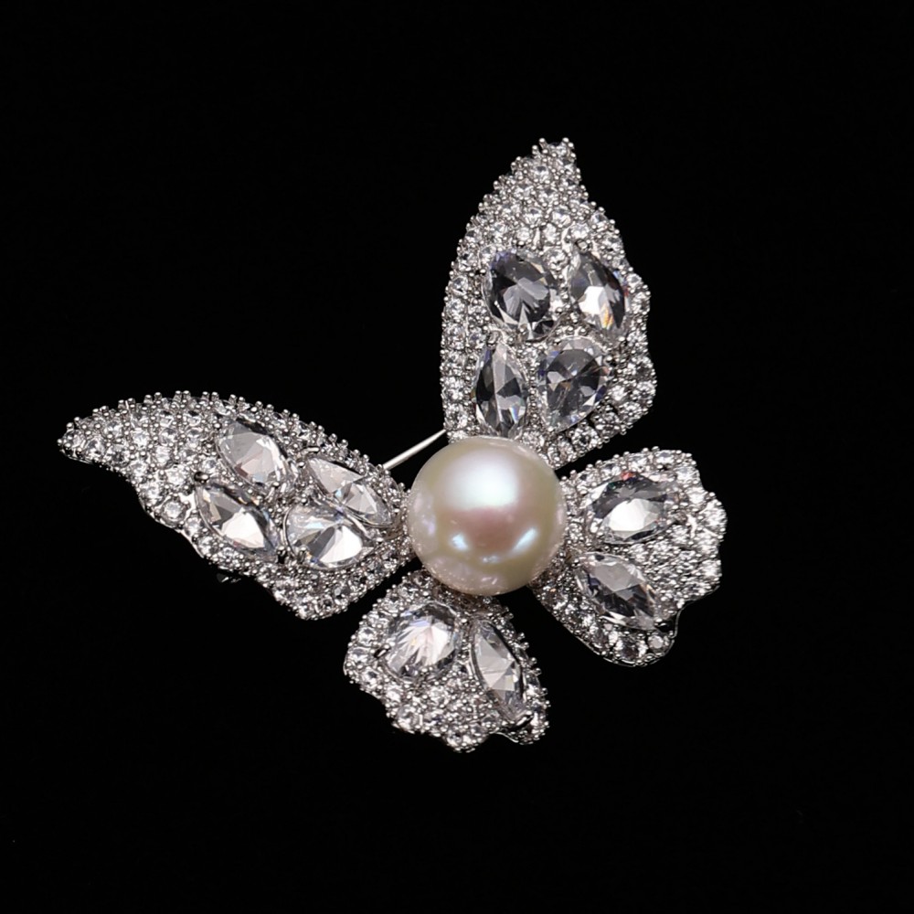 10.0-11.0mm White Freshwater & Crystal Butterfly Brooch