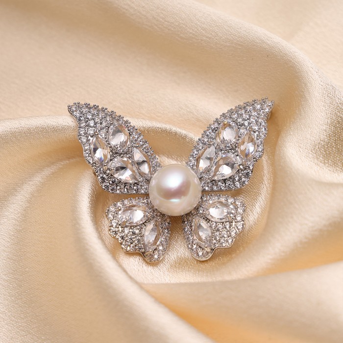 10.0-11.0mm White Freshwater & Crystal Butterfly Brooch